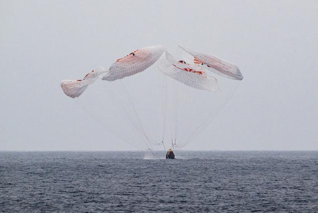 NASA image: NASA’s SpaceX Crew-10 Splashdown