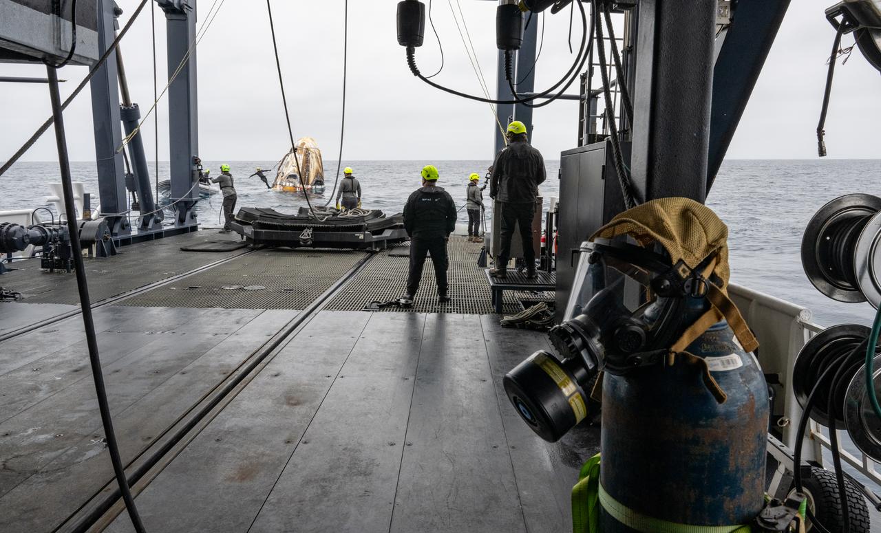 Support teams work around the SpaceX Dragon Endurance spacecraft shortly after it landed with NASA astronauts Anne McClain and Nichole Ayers, JAXA (Japan Aerospace Exploration Agency) astronaut Takuya Onishi, and Roscosmos cosmonaut Kirill Peskov aboard in the Pacific Ocean off the coast of San Diego, Calif., Saturday, Aug. 9,2025. McClain, Ayers, Onishi, and Peskov are returning after 147 days in space as part of Expedition 73 aboard the International Space Station. Photo Credit: (NASA/Keegan Barber)