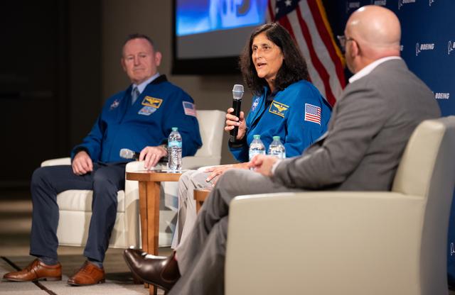 NASA image: NASA Astronauts Wilmore and Williams at Boeing Headquarters