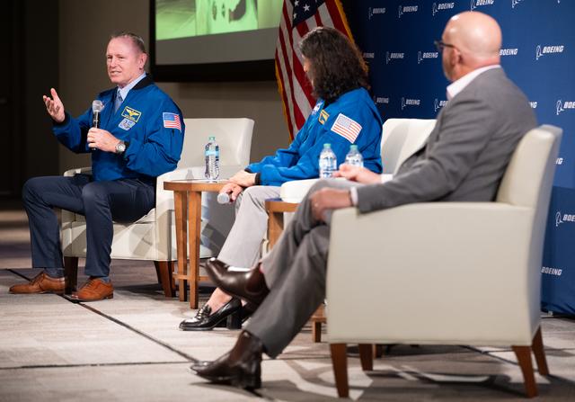 NASA image: NASA Astronauts Wilmore and Williams at Boeing Headquarters