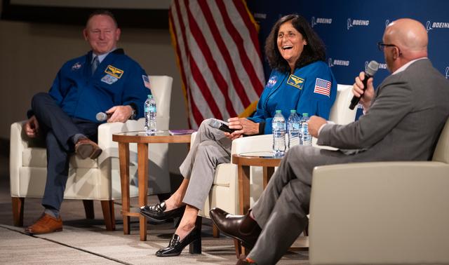 NASA image: NASA Astronauts Wilmore and Williams at Boeing Headquarters