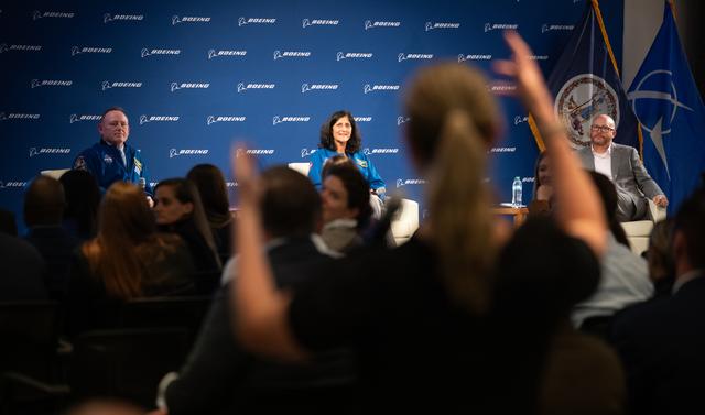 NASA image: NASA Astronauts Wilmore and Williams at Boeing Headquarters