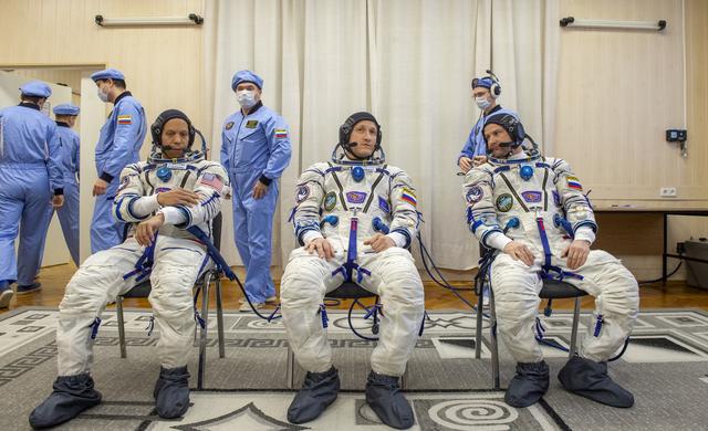 NASA image: Expedition 74 Preflight