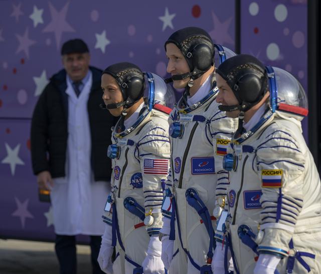 NASA image: Expedition 74 Preflight