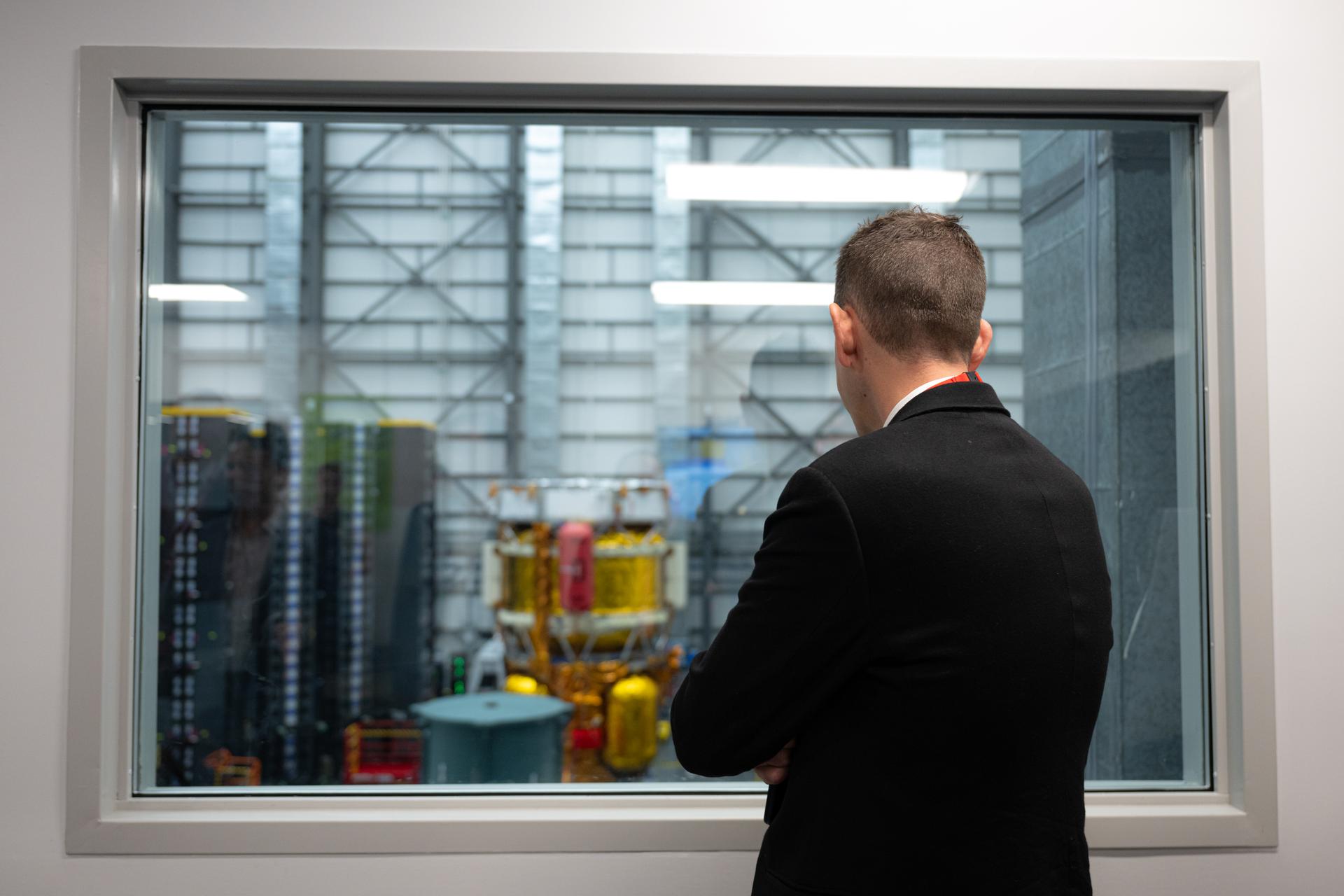 NASA Administrator Jared Isaacman views Blue Origin’s Blue Moon Mark 1 lunar lander, named “Endurance,” Tuesday, Jan. 13, 2026, at the company’s Lunar Plant 1 facility in Merritt Island, Fla., Tuesday. Photo Credit: (NASA/John Kraus)