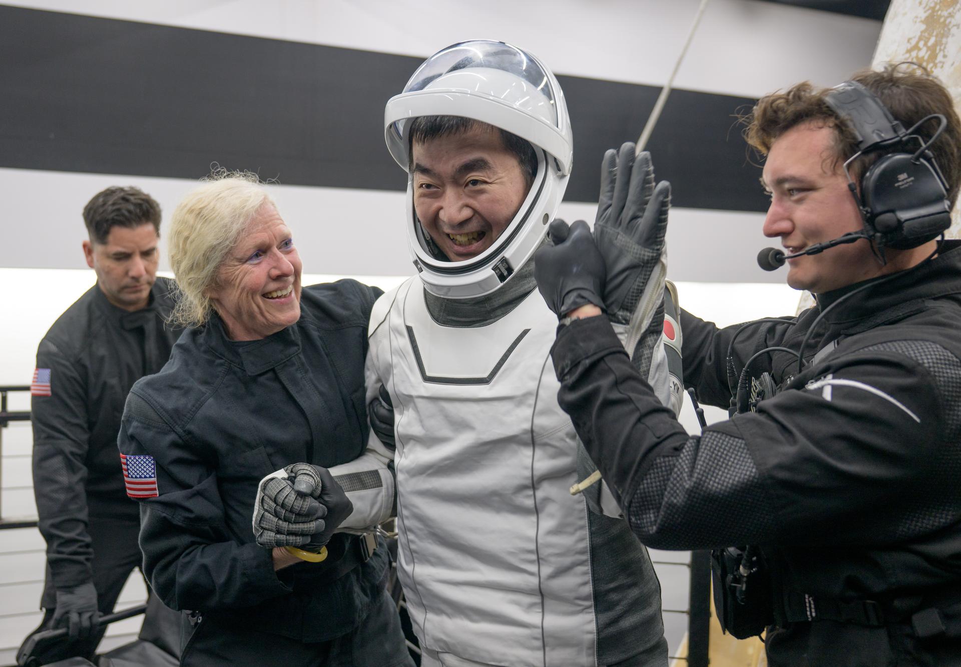 JAXA (Japan Aerospace Exploration Agency) astronaut Kimiya Yui is helped out of the SpaceX Dragon Endeavour spacecraft onboard the SpaceX recovery ship SHANNON after he, NASA astronauts Mike Fincke, Zena Cardman, and Roscosmos cosmonaut Oleg Platonov landed in the Pacific Ocean off the coast of San Diego, Calif., Thursday, Jan. 15, 2026. Cardman, Fincke, Yui, Platonov are returning after 167 days in space as part of Expedition 74 aboard the International Space Station. Photo Credit: (NASA/Bill Ingalls)