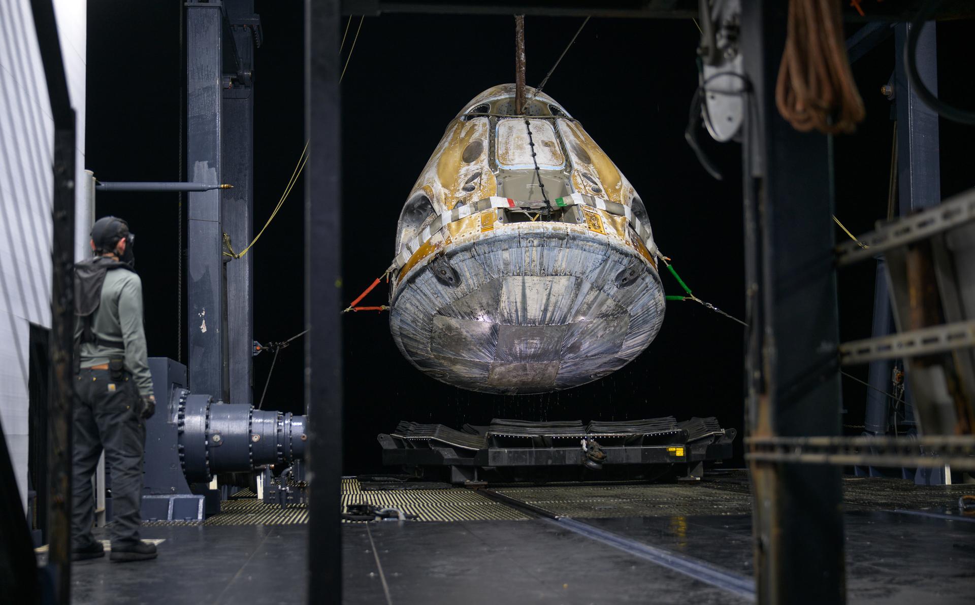 Support teams raise the SpaceX Dragon Endeavour spacecraft aboard the recovery ship SHANNON shortly after it landed with NASA astronauts Zena Cardman, Mike Fincke, JAXA (Japan Aerospace Exploration Agency) astronaut Kimiya Yui, and Roscosmos cosmonaut Oleg Platonov aboard in thePacific Ocean off the coast of San Diego, Calif.,Thursday, Jan. 15, 2026. Cardman, Fincke, Yui, Platonov are returning after 167 days in space as part of Expedition 74 aboard the International Space Station. Photo Credit: (NASA/Bill Ingalls)