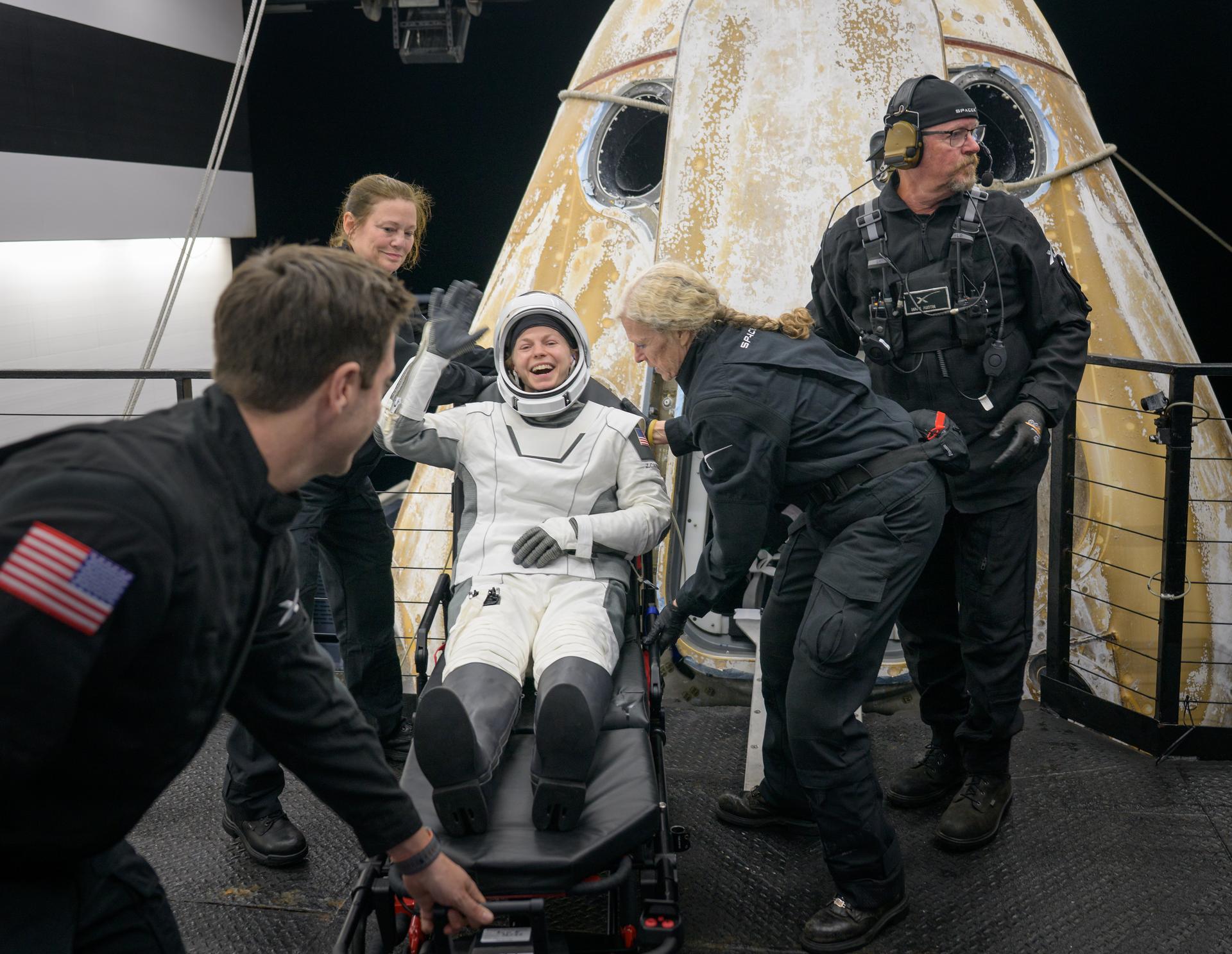 NASA astronaut Zena Cardman is helped out of the SpaceX Dragon Endeavour spacecraft onboard the SpaceX recovery ship SHANNON after she, NASA astronaut Mike Fincke, JAXA (Japan Aerospace Exploration Agency) astronaut Kimiya Yui, and Roscosmos cosmonaut Oleg Platonov landed in the Pacific Ocean off the coast of San Diego, Calif., Thursday, Jan. 15, 2026. Cardman, Fincke, Yui, Platonov are returning after 167 days in space as part of Expedition 74 aboard the International Space Station. Photo Credit: (NASA/Bill Ingalls)