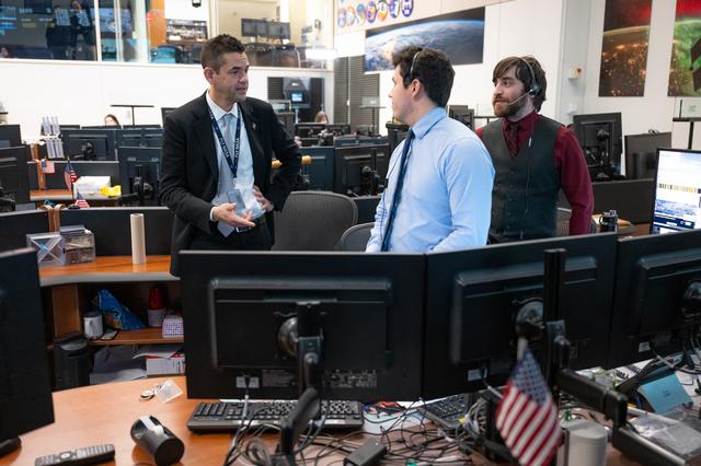 NASA image: Administrator Isaacman Monitors Crew-11 Return