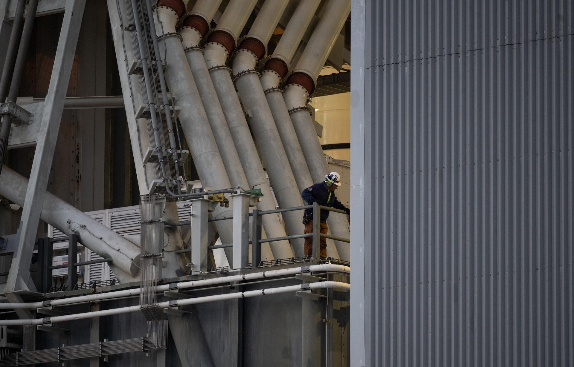 NASA’s Space Launch System (SLS) rocket and Orion spacecraft, secured to the mobile launcher, is seen as it rolls out of the Vehicle Assembly Building to Launch Pad 39B, Sat, Jan. 17, 2026, at NASA’s Kennedy Space Center in Florida. NASA’s Artemis II test flight will take Commander Reid Wiseman, Pilot Victor Glover, and Mission Specialist Christina Koch from NASA, and Mission Specialist Jeremy Hansen from the CSA (Canadian Space Agency), around the Moon and back to Earth no later than no later than April 2026. Photo Credit: (NASA/Joel Kowsky)