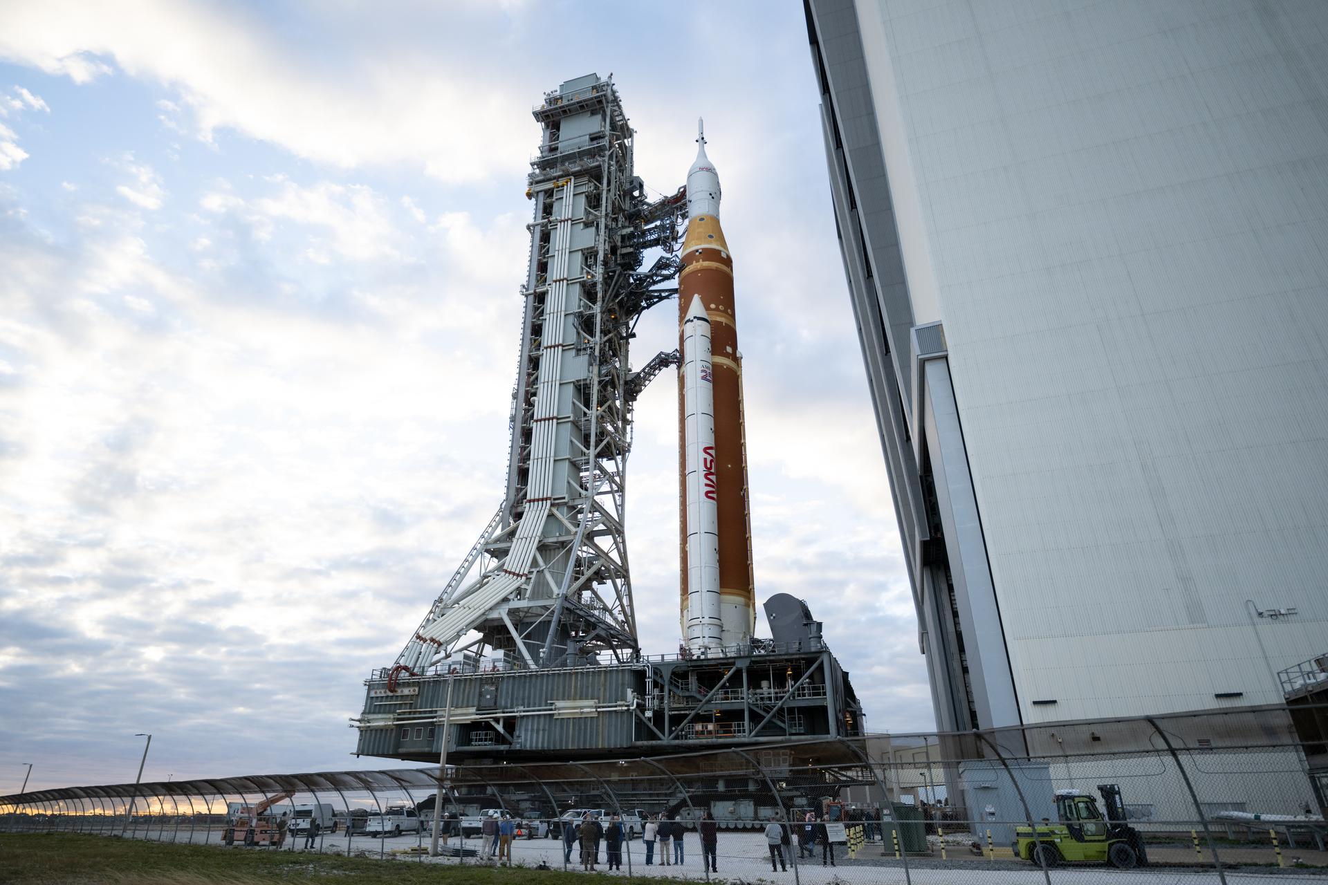 NASA’s Space Launch System (SLS) rocket and Orion spacecraft, secured to the mobile launcher, is seen as it rolls out of the Vehicle Assembly Building to Launch Pad 39B, Sat, Jan. 17, 2026, at NASA’s Kennedy Space Center in Florida. NASA’s Artemis II test flight will take Commander Reid Wiseman, Pilot Victor Glover, and Mission Specialist Christina Koch from NASA, and Mission Specialist Jeremy Hansen from the CSA (Canadian Space Agency), around the Moon and back to Earth no later than no later than April 2026. Photo Credit: (NASA/Joel Kowsky)
