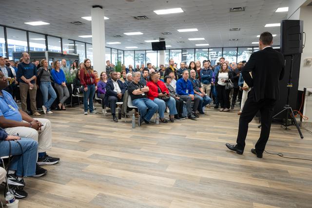 NASA image: Administrator Isaacman Visits Johnson