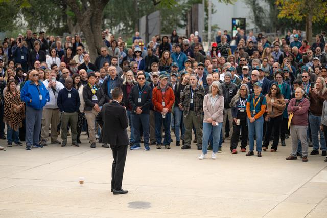 Administrator Isaacman Visits JPL