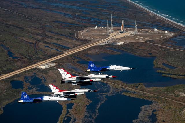 NASA image: Administrator Isaacman F-5s and USAF Thunderbirds F-16s Flight