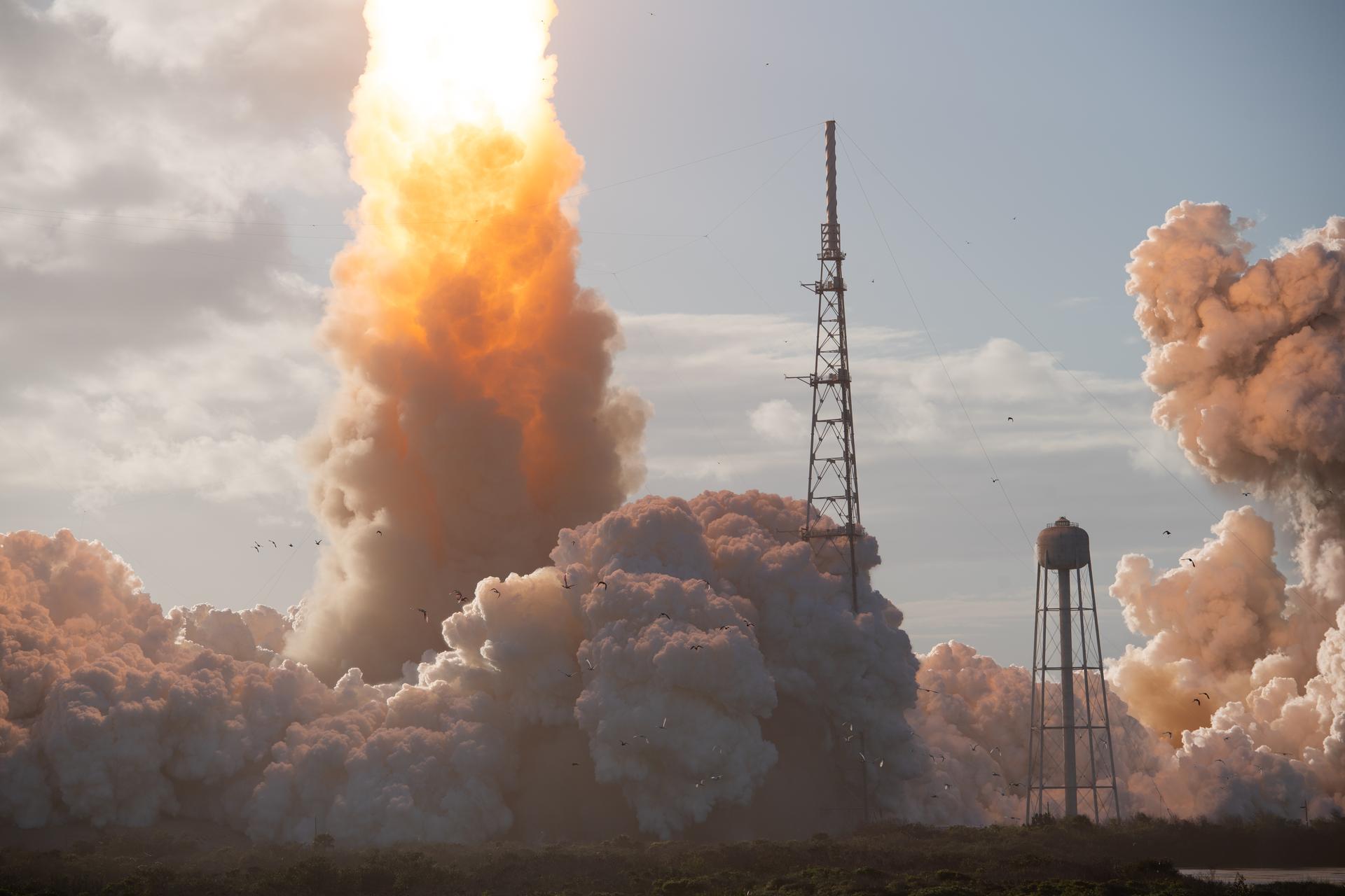 NASA’s Space Launch System rocket carrying the Orion spacecraft with NASA astronauts Reid Wiseman, commander; Victor Glover, pilot; Christina Koch, mission specialist; and CSA (Canadian Space Agency) astronaut Jeremy Hansen, mission specialist onboard launches on the Artemis II mission, Wednesday, April 1, 2026, from Launch Complex 39B at NASA’s Kennedy Space Center in Florida. NASA’s Artemis II mission will take Wiseman, Glover, Koch, and Hansen on a 10-day journey around the Moon and back aboard their Orion spacecraft. The quartet launched at 6:35 p.m. EDT, from Launch Complex 39B at the Kennedy Space Center. Photo Credit: (NASA/Aubrey Gemignani)