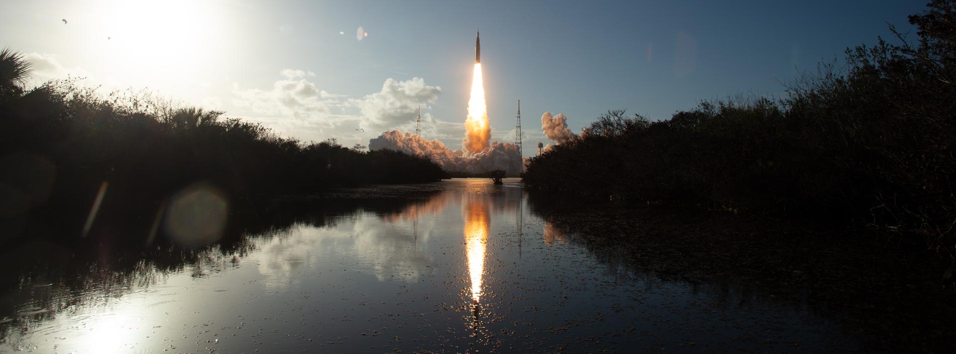 NASA’s Space Launch System rocket carrying the Orion spacecraft with NASA astronauts Reid Wiseman, commander; Victor Glover, pilot; Christina Koch, mission specialist; and CSA (Canadian Space Agency) astronaut Jeremy Hansen, mission specialist onboard launches on the Artemis II mission, Wednesday, April 1, 2026, from Launch Complex 39B at NASA’s Kennedy Space Center in Florida. NASA’s Artemis II mission will take Wiseman, Glover, Koch, and Hansen on a 10-day journey around the Moon and back aboard their Orion spacecraft. The quartet launched at 6:35 p.m. EDT, from Launch Complex 39B at the Kennedy Space Center. Photo Credit: (NASA/Joel Kowsky)