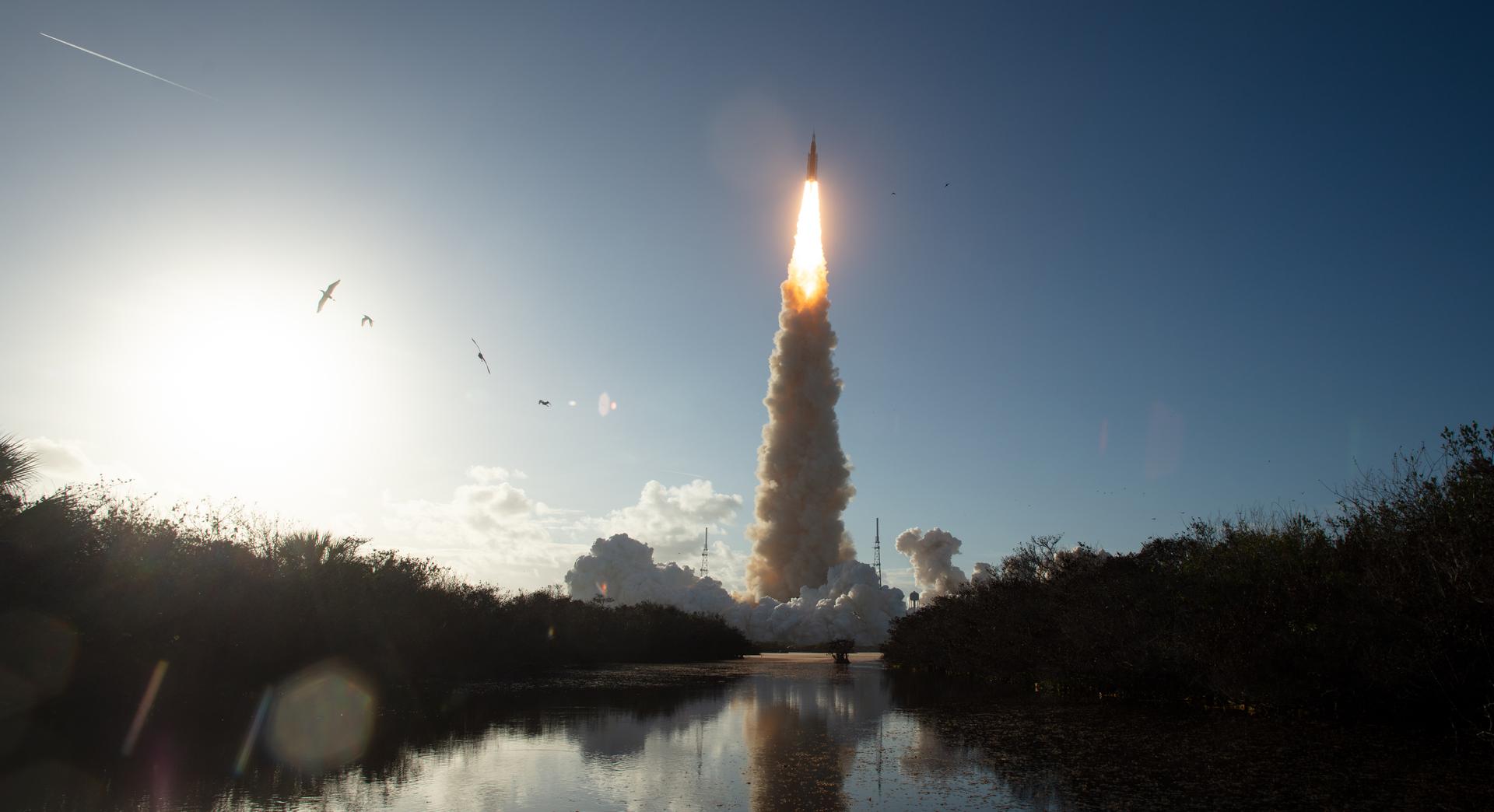 NASA’s Space Launch System rocket carrying the Orion spacecraft with NASA astronauts Reid Wiseman, commander; Victor Glover, pilot; Christina Koch, mission specialist; and CSA (Canadian Space Agency) astronaut Jeremy Hansen, mission specialist onboard launches on the Artemis II mission, Wednesday, April 1, 2026, from Launch Complex 39B at NASA’s Kennedy Space Center in Florida. NASA’s Artemis II mission will take Wiseman, Glover, Koch, and Hansen on a 10-day journey around the Moon and back aboard their Orion spacecraft. The quartet launched at 6:35 p.m. EDT, from Launch Complex 39B at the Kennedy Space Center. Photo Credit: (NASA/Joel Kowsky)