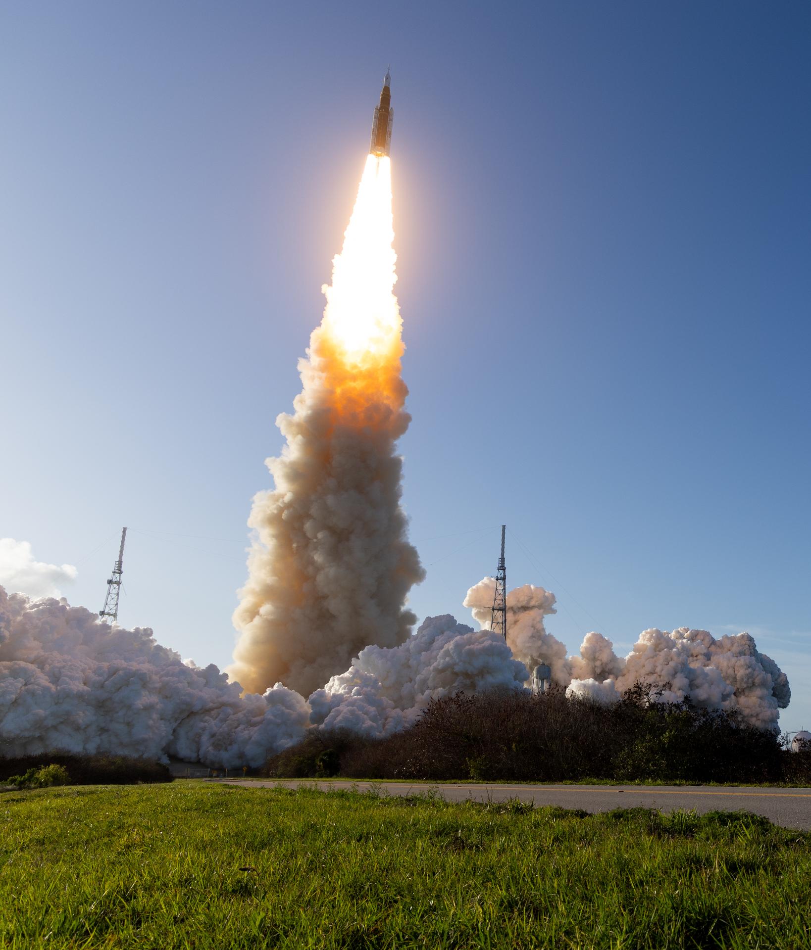 NASA’s Space Launch System rocket carrying the Orion spacecraft with NASA astronauts Reid Wiseman, commander; Victor Glover, pilot; Christina Koch, mission specialist; and CSA (Canadian Space Agency) astronaut Jeremy Hansen, mission specialist onboard launches on the Artemis II mission, Wednesday, April 1, 2026, from Launch Complex 39B at NASA’s Kennedy Space Center in Florida. NASA’s Artemis II mission will take Wiseman, Glover, Koch, and Hansen on a 10-day journey around the Moon and back aboard their Orion spacecraft. The quartet launched at 6:35 p.m. EDT, from Launch Complex 39B at the Kennedy Space Center. Photo Credit: (NASA/Bill Ingalls)