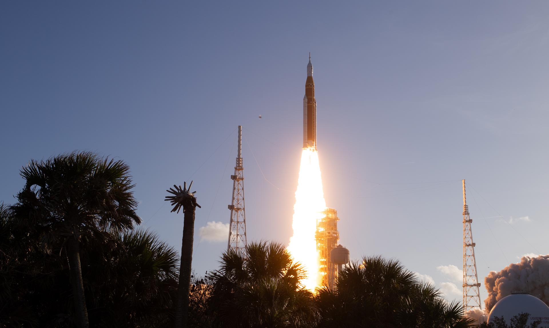 NASA’s Space Launch System rocket carrying the Orion spacecraft with NASA astronauts Reid Wiseman, commander; Victor Glover, pilot; Christina Koch, mission specialist; and CSA (Canadian Space Agency) astronaut Jeremy Hansen, mission specialist onboard launches on the Artemis II mission, Wednesday, April 1, 2026, from Launch Complex 39B at NASA’s Kennedy Space Center in Florida. NASA’s Artemis II mission will take Wiseman, Glover, Koch, and Hansen on a 10-day journey around the Moon and back aboard their Orion spacecraft. The quartet launched at 6:35 p.m. EDT, from Launch Complex 39B at the Kennedy Space Center. Photo Credit: (NASA/Aubrey Gemignani)