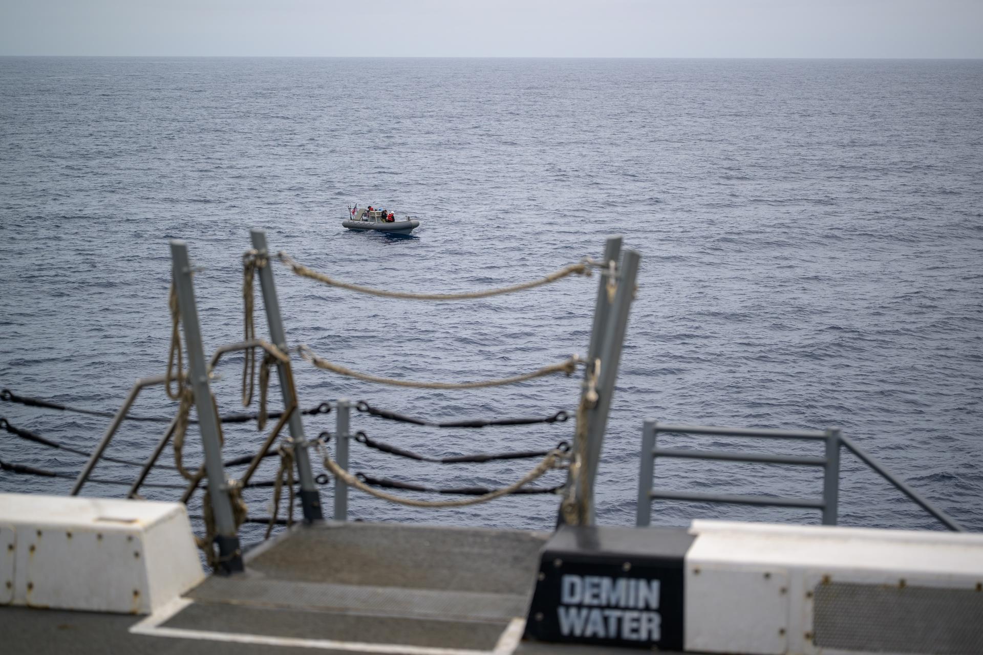 A support boat is seen along side USS John P. Murtha as teams prepare for the return of the Artemis II crewmembers to Earth, Thursday, April 9, 2026, in the Pacific Ocean off the coast of California. NASA’s Artemis II mission is taking NASA astronauts Reid Wiseman, commander; Victor Glover, pilot; Christina Koch, mission specialist; and CSA (Canadian Space Agency) astronaut Jeremy Hansen, mission specialist on a 10-day journey around the Moon and back aboard their Orion spacecraft. Wiseman, Glover, Koch, and Hansen are scheduled to splash down off the coast of San Diego at approximately 5:07 p.m. PDT (8:07 p.m. EDT) on Friday, April 10.  Photo Credit: (NASA/Bill Ingalls)