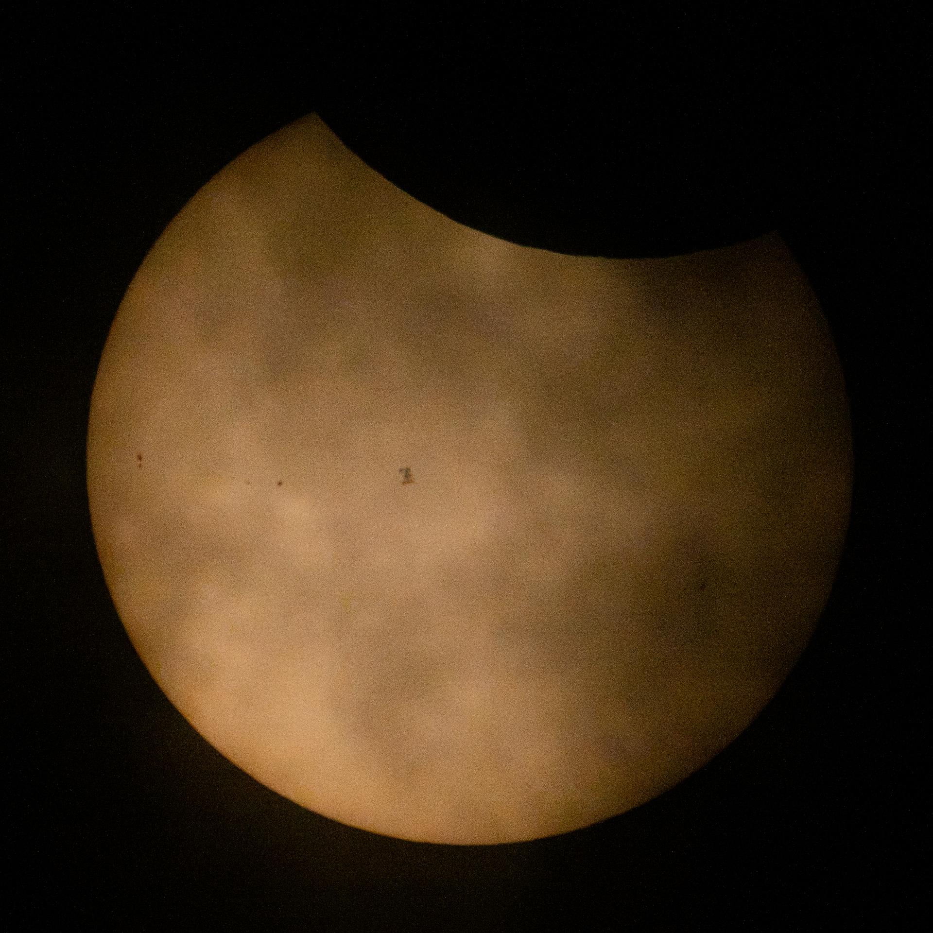 Tránsito de la ISS durante el Eclipse Solar Parcial de 2026