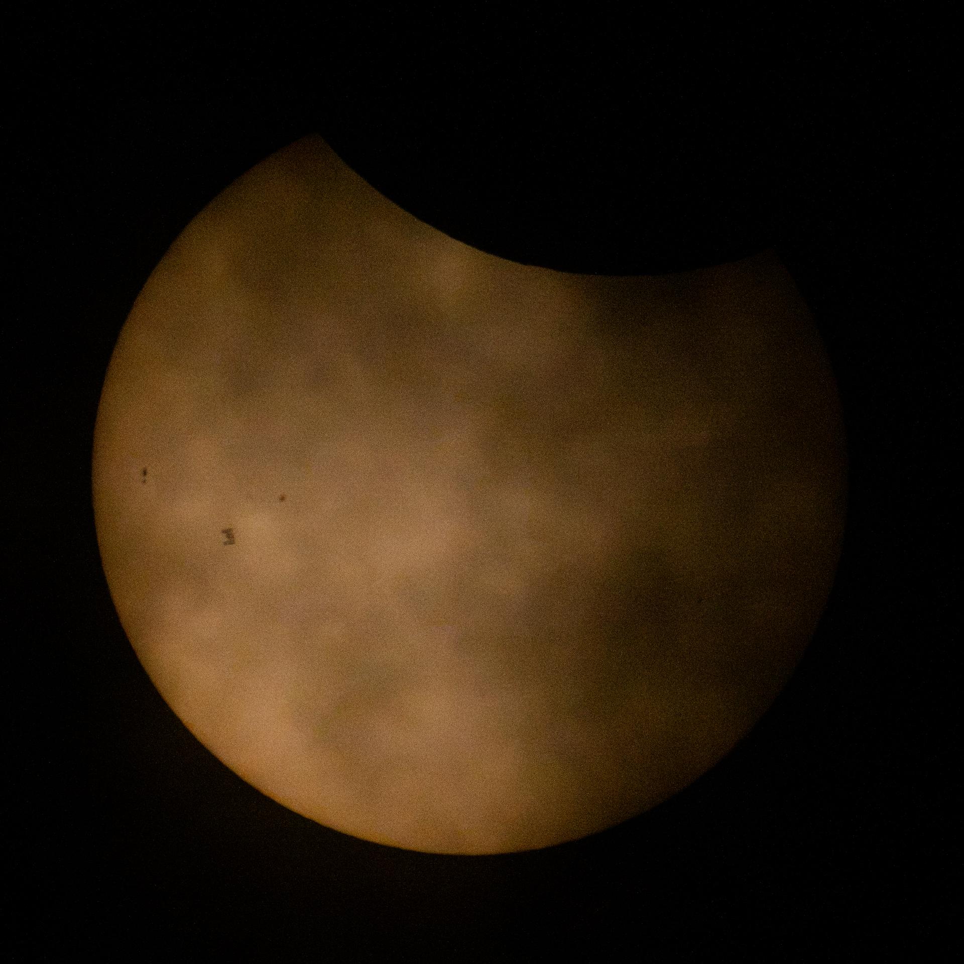 Tránsito de la ISS durante el Eclipse Solar Parcial de 2026