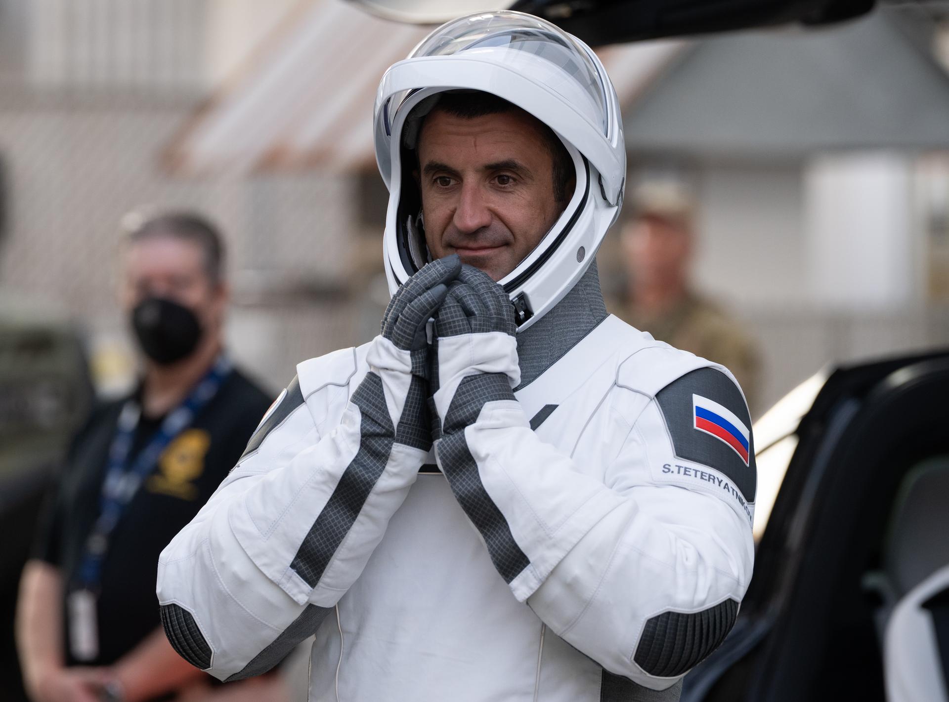 Roscosmos cosmonaut Sergey Teteryatnikov is seen as he and fellow crewmates NASA astronauts Jessica Watkins, Luke Delaney, and CSA (Canadian Space Agency) astronaut Joshua Kutryk, prepare to depart the Neil  A. Armstrong Operations and Checkout Building for Space Launch Complex 40 on Cape Canaveral Space Force Station during a dress rehearsal prior to the Crew-13 mission launch, Tuesday, Sept. 29, 2026, at NASA’s Kennedy Space Center in Florida. NASA’s SpaceX Crew-13 mission is the 13th crew rotation mission of the SpaceX Dragon spacecraft and Falcon 9 rocket to the International Space Station as part of the agency’s Commercial Crew Program. Watkins, Delaney, Kutryk, Teteryatnikov are scheduled to launch at 11:10 a.m. EDT on Thursday, Oct. 1, from Space Launch Complex 40 at the Cape Canaveral Space Force Station. Photo Credit: (NASA/Joel Kowsky)