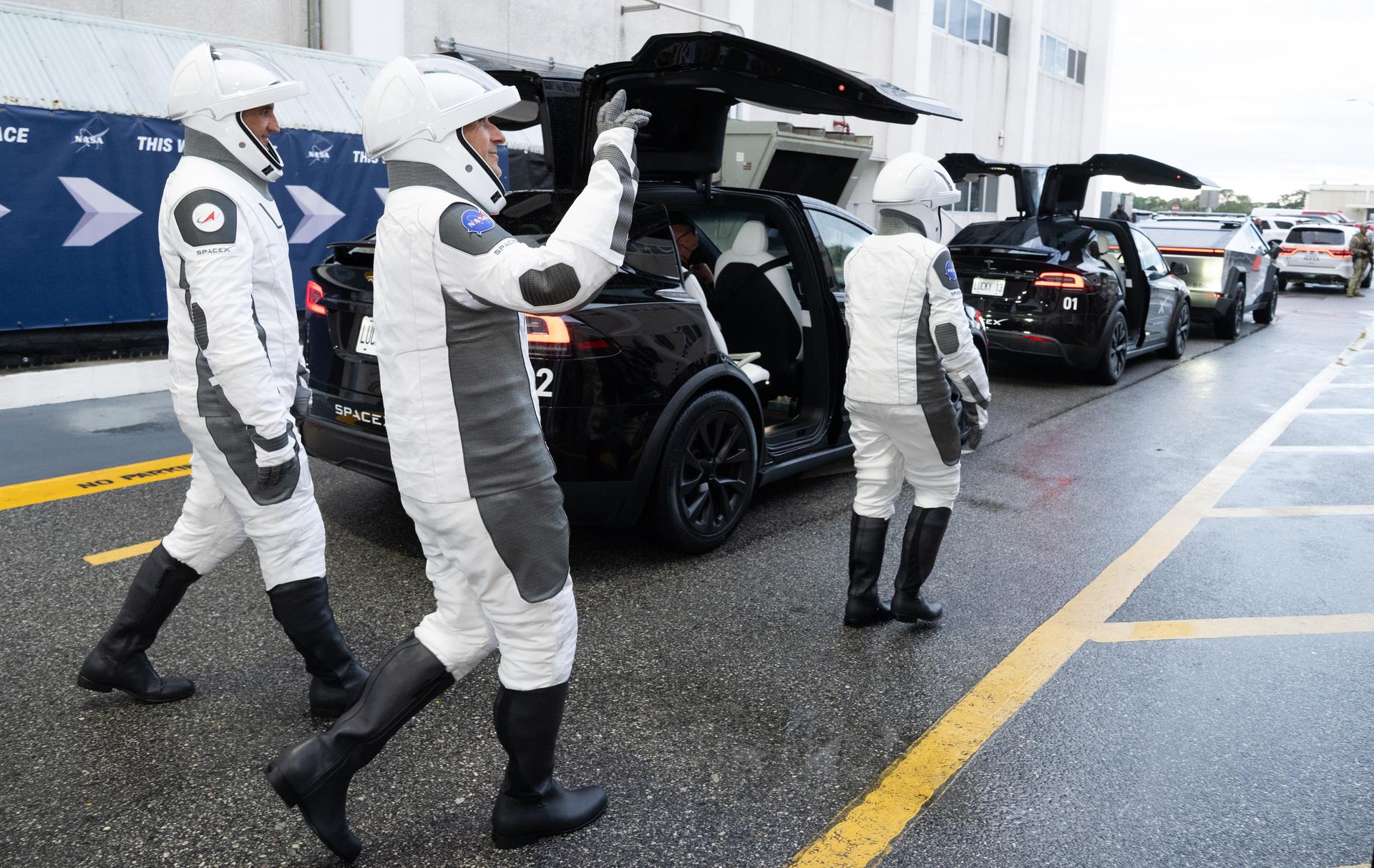 Roscosmos cosmonaut Sergey Teteryatnikov, NASA astronauts Luke Delaney and Jessica Watkins, wearing SpaceX spacesuits, are seen as they prepare to depart the Neil  A. Armstrong Operations and Checkout Building for Space Launch Complex 40 on Cape Canaveral Space Force Station to board the SpaceX Dragon spacecraft for the Crew-13 mission launch, Thursday, Oct. 1, 2026, at NASA’s Kennedy Space Center in Florida. NASA’s SpaceX Crew-13 mission is the 13th crew rotation mission of the SpaceX Dragon spacecraft and Falcon 9 rocket to the International Space Station as part of the agency’s Commercial Crew Program. Watkins, Delaney, Kutryk, Teteryatnikov are scheduled to launch at 11:10 a.m. EDT, from Space Launch Complex 40 at the Cape Canaveral Space Force Station.  Photo Credit: (NASA/Joel Kowsky)