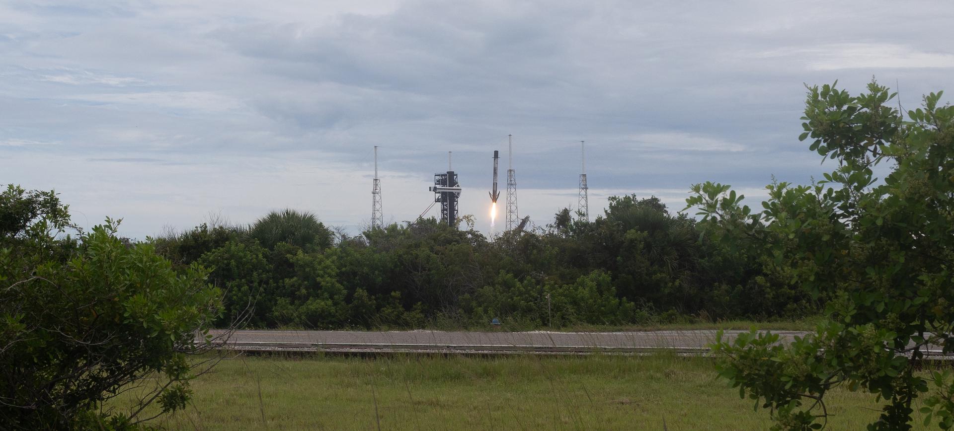 The first stage of the SpaceX Falcon 9 rocket that launched a Dragon spacecraft on NASA’s SpaceX Crew-13 mission to the International Space Station with NASA astronauts Jessica Watkins and Luke Delaney, CSA (Canadian Space Agency) astronaut Joshua Kutryk, and Roscosmos cosmonaut Sergey Teteryatnikov onboard, is seen as it lands at Space Launch Complex 40, Thursday, Oct. 1, 2026, from Cape Canaveral Space Force Station in Florida. NASA’s SpaceX Crew-13 mission is the 13th crew rotation mission of the SpaceX Dragon spacecraft and Falcon 9 rocket to the International Space Station as part of the agency’s Commercial Crew Program. Watkins, Delaney, Kutryk, Teteryatnikov launched at 11:10 a.m. EDT from Space Launch Complex 40 at the Cape Canaveral Space Force Station to begin a mission aboard the orbital outpost. Photo Credit: (NASA/Joel Kowsky)
