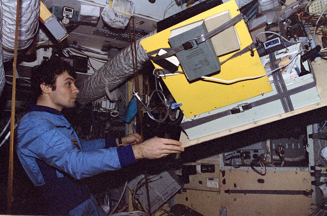 NM18-308-037 (28 June 1995) --- Onboard Mir, cosmonaut Vladimir N. Dezhurov prepares to change batteries at a power supply station as part of the preparation for the next day's scheduled docking with the Space Shuttle Atlantis. This visual was one of many shown by the Mir-18 crew at a press conference on July 18 in Houston.