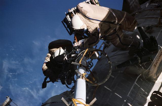 NASA image: Mir 21 cosmonauts assemble a truss during EVA