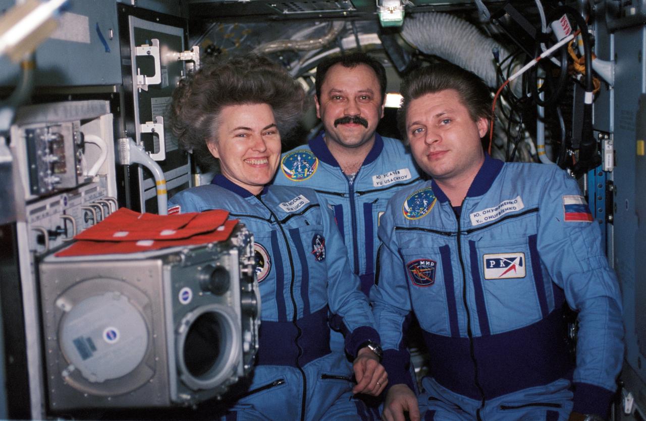 NM21-395-024 (March 1996) --- Posed near a microgravity glove box on the Priroda Module aboard Russia&#0146;s Mir Space Station are the Mir-21 crew members.  From the left are astronaut Shannon W. Lucid, cosmonaut guest researcher; Yuriy V. Usachov, flight engineer; and Yuriy I. Onufriyenko, commander.  Lucid went on to spend a total of 188 consecutive days in space before returning to Earth with the STS-79 crew.