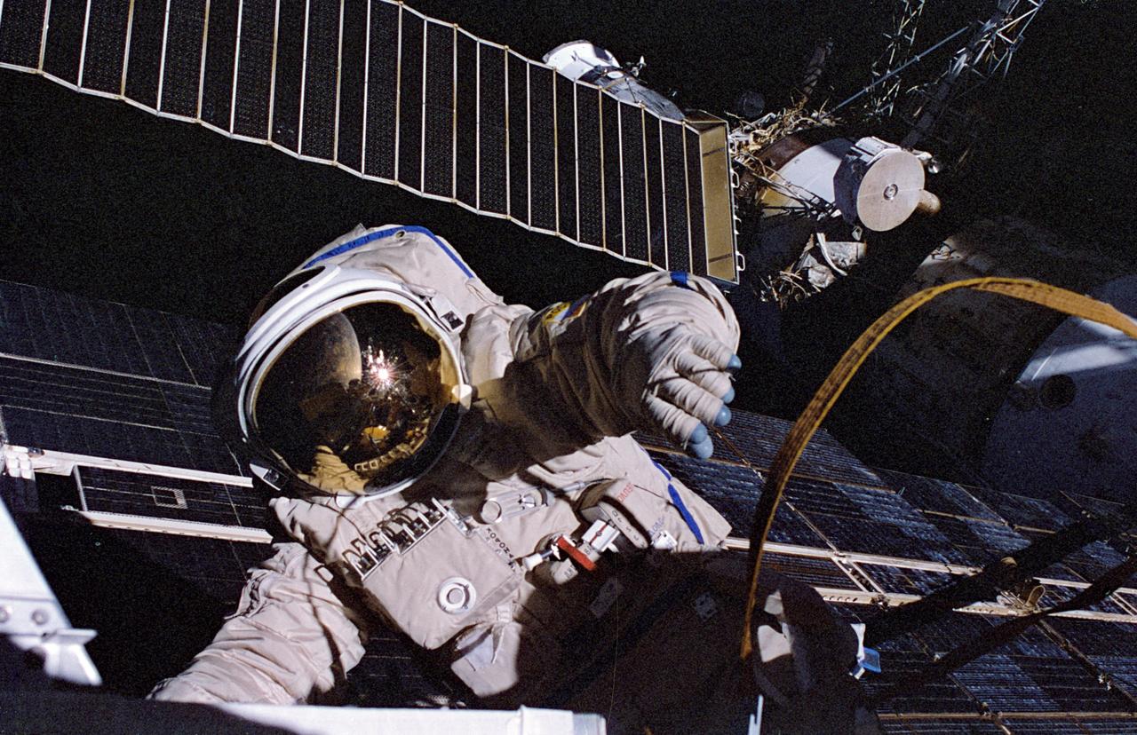 NM23-48-009 (29 April 1997) --- United States astronaut Jerry M. Linenger, cosmonaut guest researcher, works outside the Russian Mir Space Station during a joint United States-Russian space walk on April 29, 1997.  He was joined by Mir-23 commander Vasili V. Tsibliyev (out of frame) for the five-hour Extravehicular Activity (EVA) designed to deploy scientific instruments and retrieve other science hardware.  At the top of the frame is a Russian Progress re-supply capsule docked to the Mir&#0146;s Kvant-1 module.