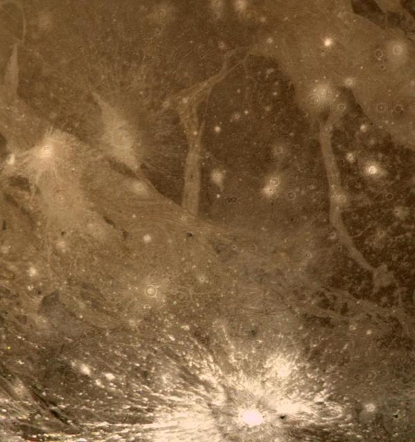 Bright Halo Impact Crater on Ganymede  http://photojournal.jpl.nasa.gov/catalog/PIA00357