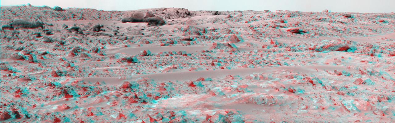 The large, elongated rock left of center in the middle distance is Zaphod is seen in this image from NASA Mars Pathfinder. 3D glasses are necessary to identify surface detail. 