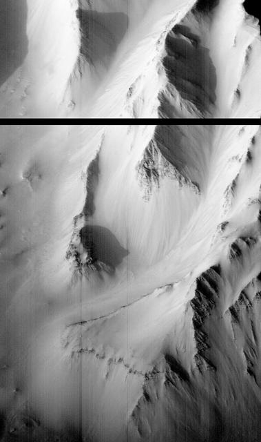 Western Tithonium Chasma/Ius Chasma, Valles Marineris - High Resolution Image