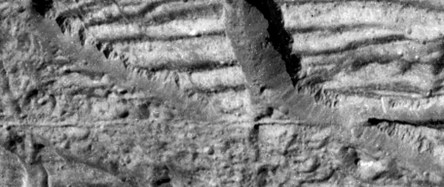 Very High Resolution Image of Icy Cliffs on Europa