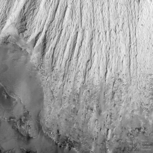 Candor Chasma - Massive non-layered Material Expos