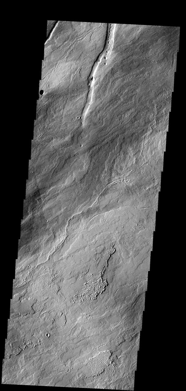 These lava flows are part of Ascraeus Mons