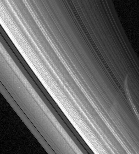 High-resolution View of Saturn Rings