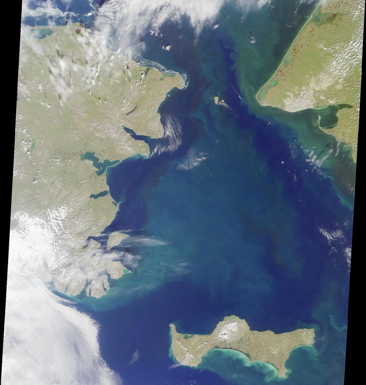 This image from NASA Terra satellite, acquired on August 18, 2000 during Terra orbit 3562, show the Bering Strait, with Seward Peninsula of Alaska to the east, and Chukotskiy Poluostrov of Siberia to the west.