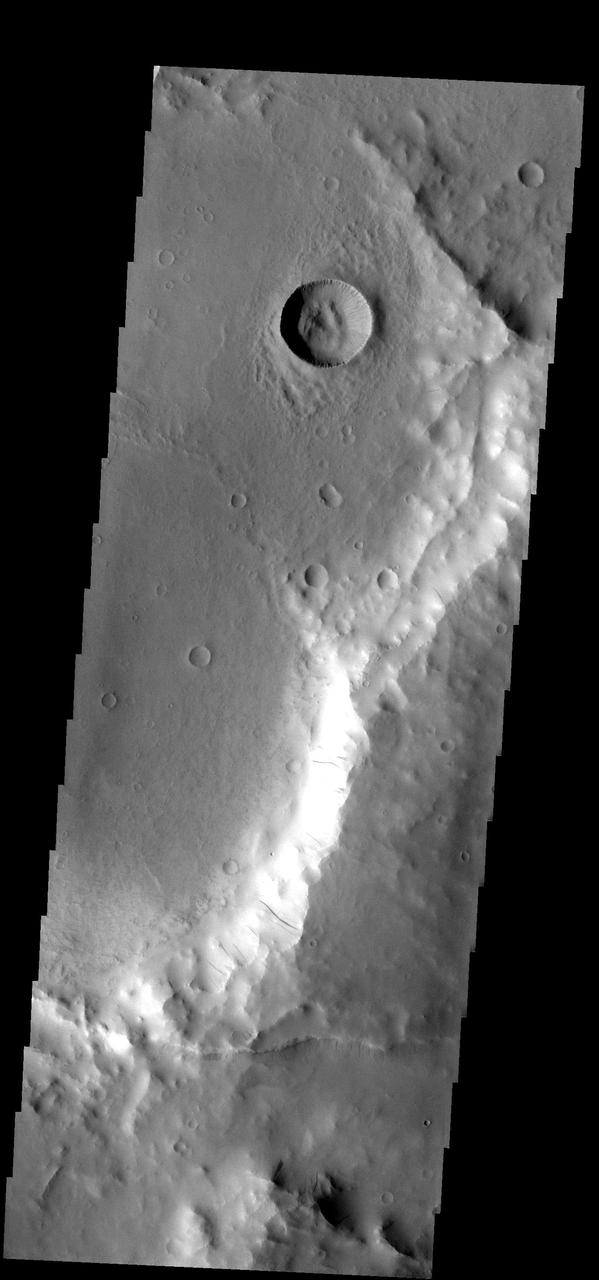These dust avalanches occur in a crater within Iani Chaos