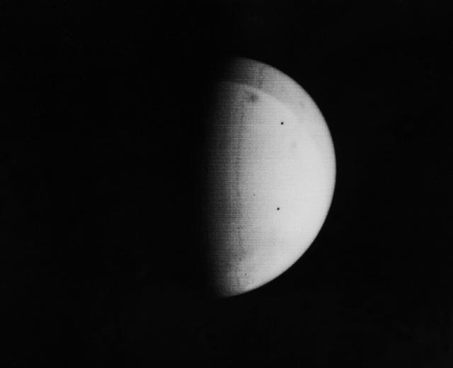 NASA image: Nix Olympica Identified by Mariner 9 on Mars Approach