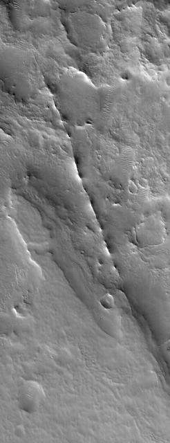 NASA image: Dike near Auqakuh