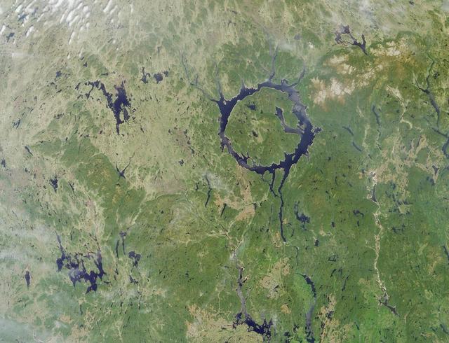 Lake Manicouagan in northern Quebec, Canada, as seen by NASA Terra satellite on June 1, 2001, during Terra orbit 7737.