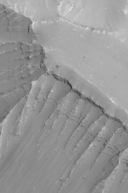 NASA image: Ius Chasma Layers