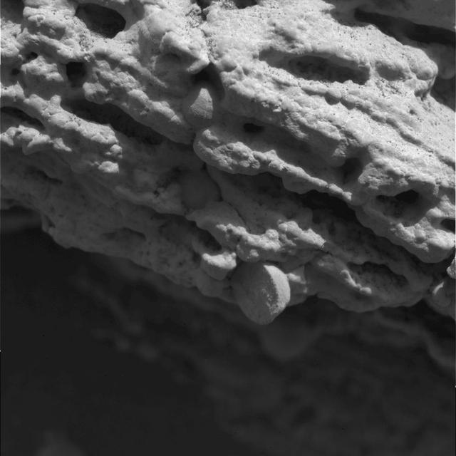 Mars Rock Formation Poses Mystery-2