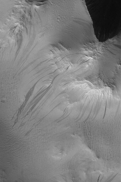 NASA image: Lycus Sulci Slope Streaks