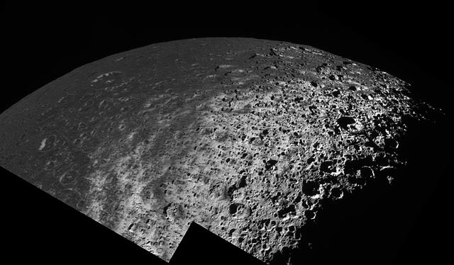 NASA image: Iapetus: A View from the Top