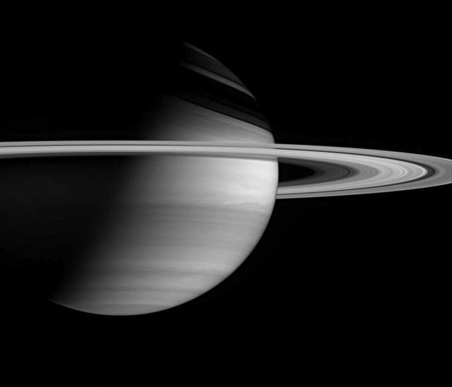 NASA image: Splendid Saturn